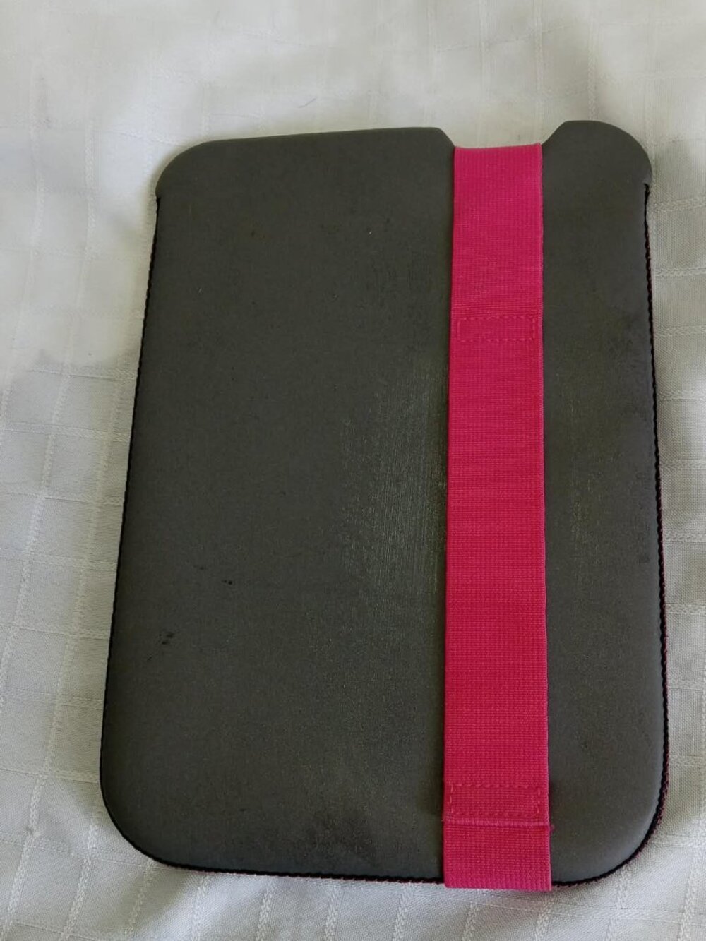 Gray e-reader or tablet case with wide, durable pink elastic band Dimensions sho